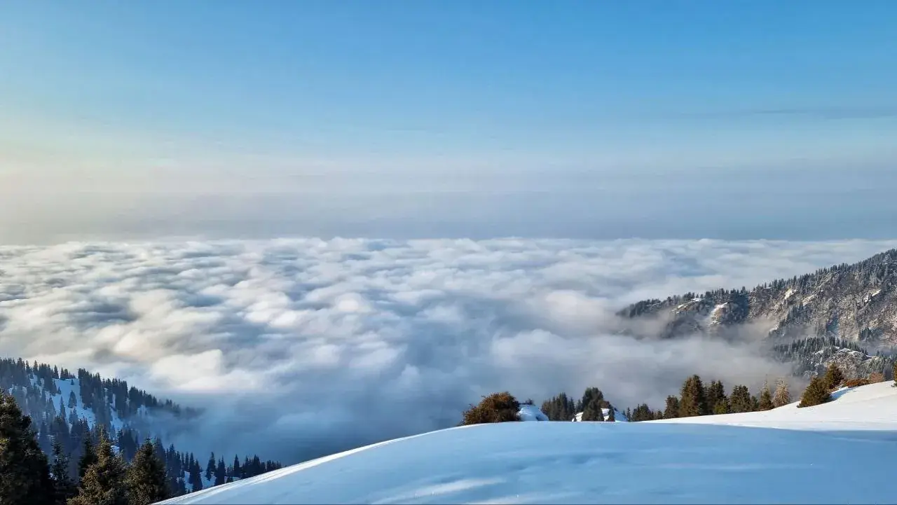 Снег в ущелье Ким-Асар