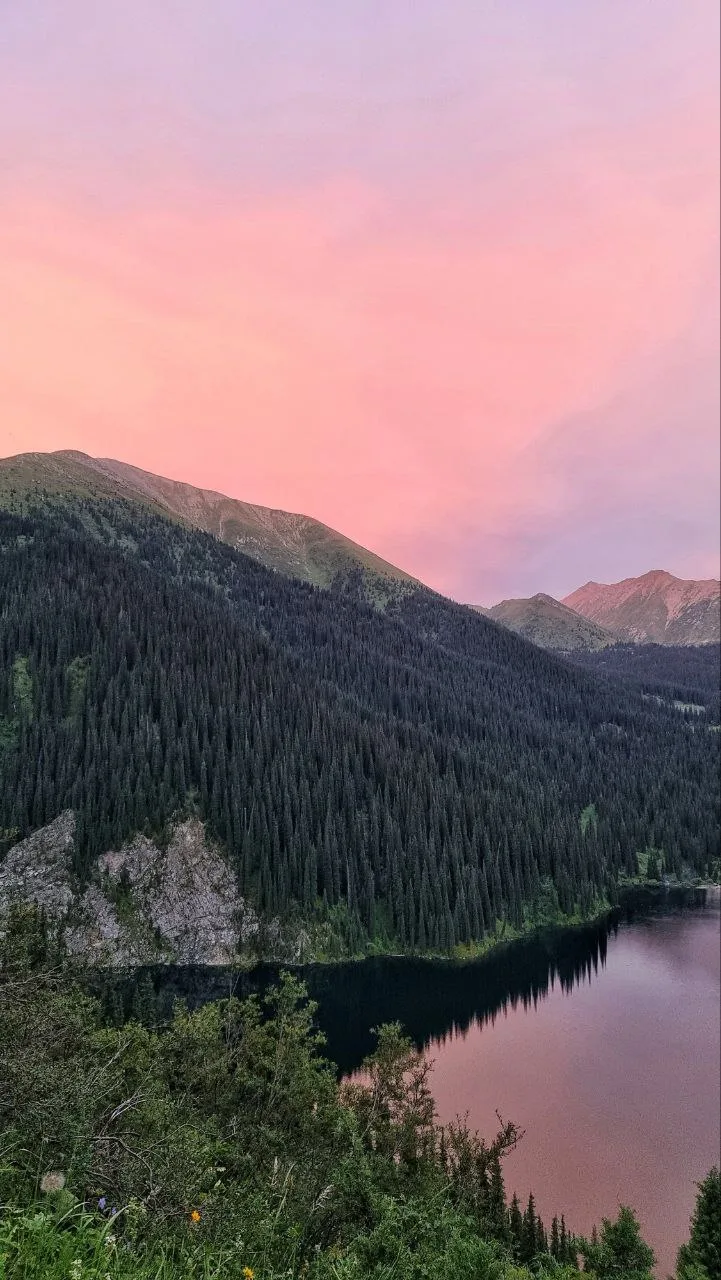 озеро Кольсай-2 средний Кольсай на рассвете