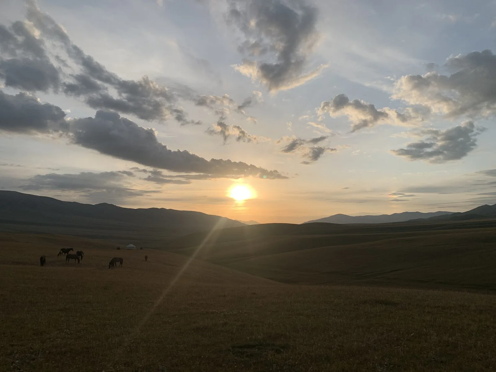 Рассвет на плато Ассы