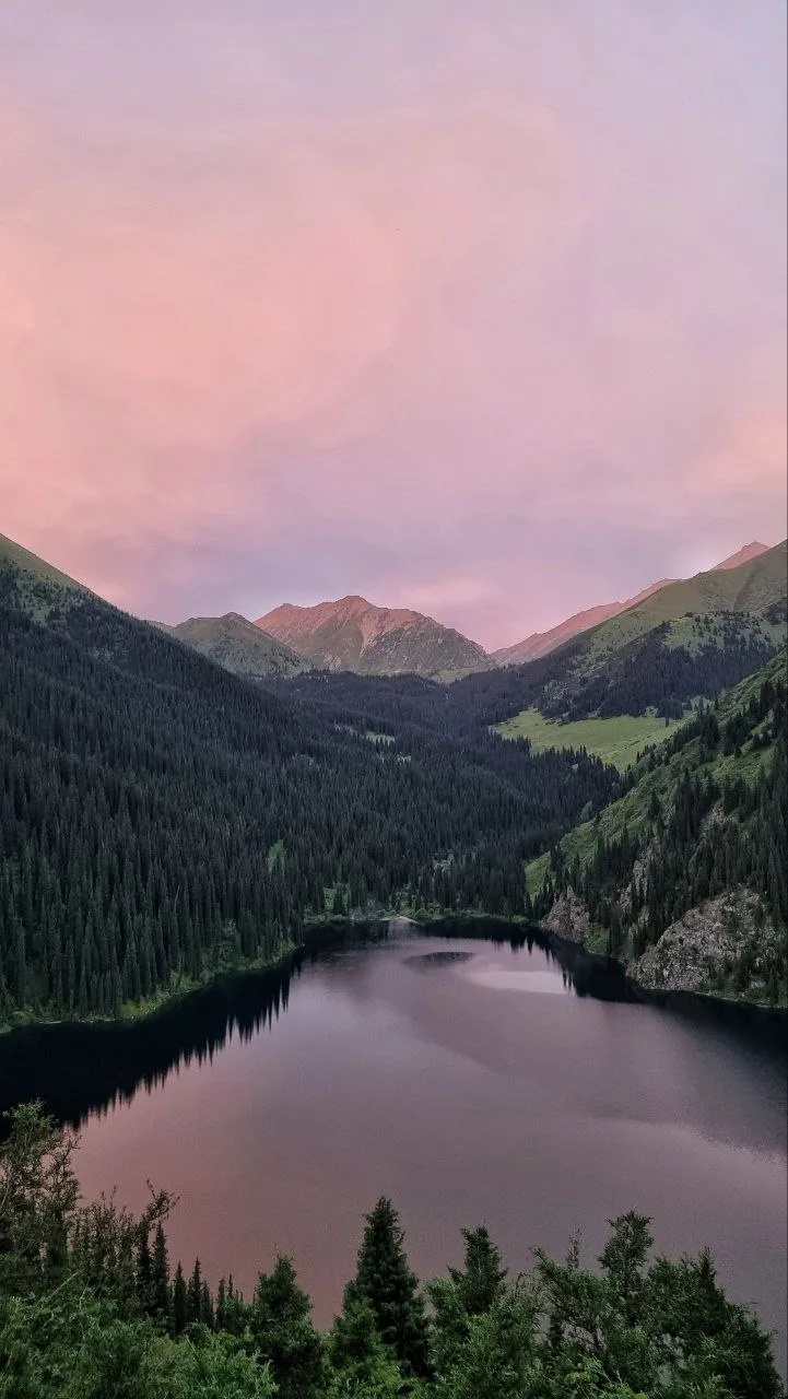 озеро Кольсай-2 средний Кольсай на рассвете