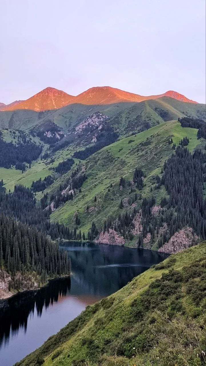 озеро Кольсай-2 средний Кольсай на рассвете